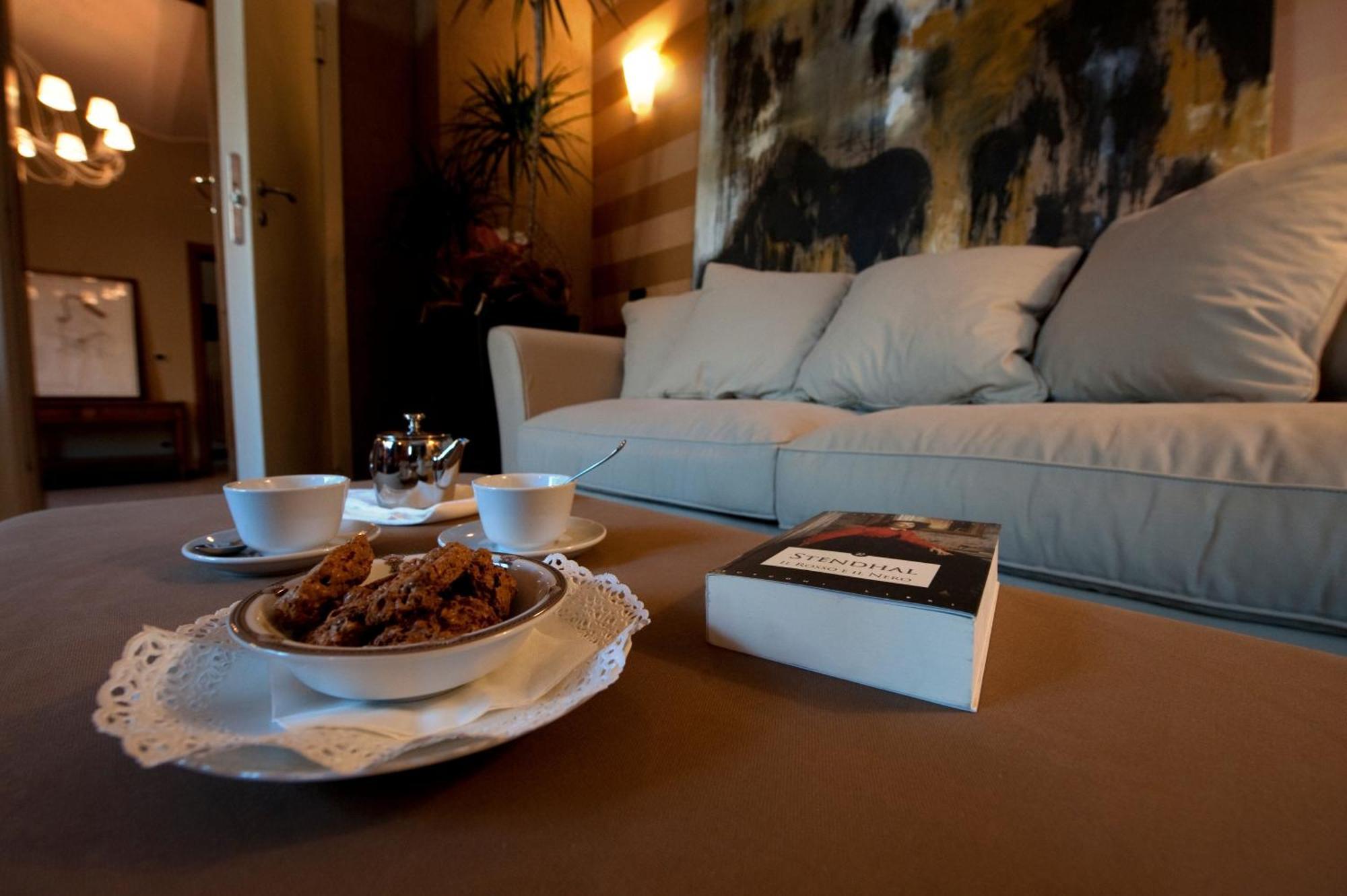 Hotel Locanda Stendhal Колорно Екстер'єр фото