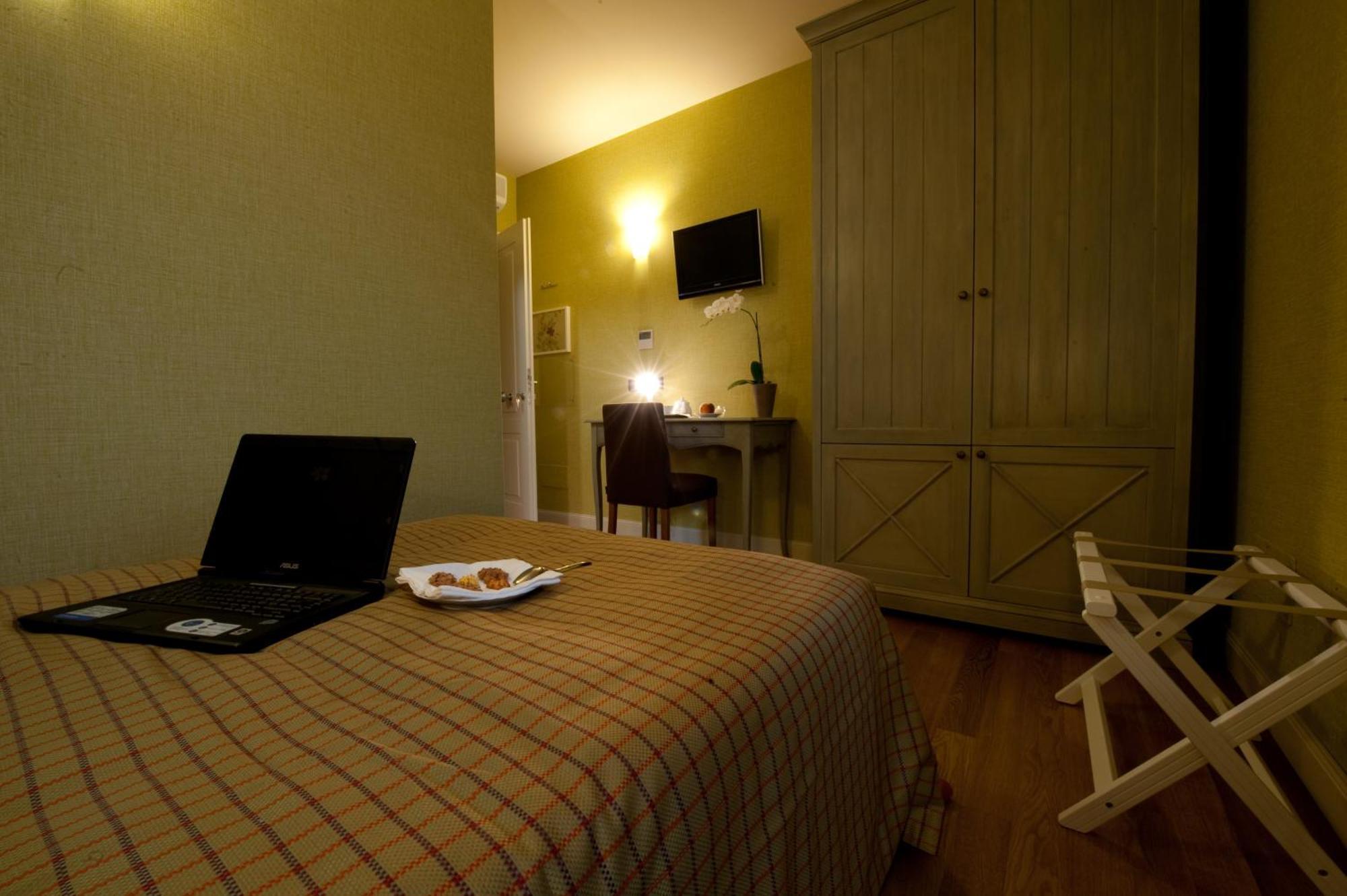 Hotel Locanda Stendhal Колорно Екстер'єр фото