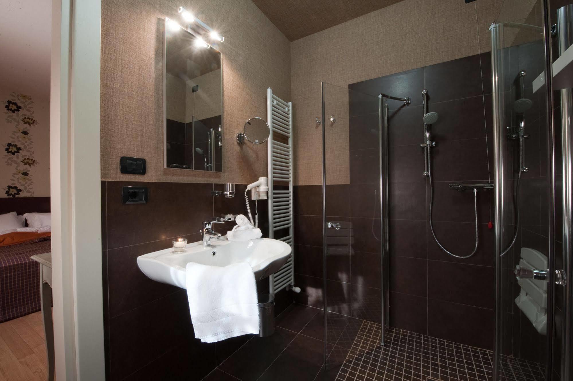 Hotel Locanda Stendhal Колорно Екстер'єр фото